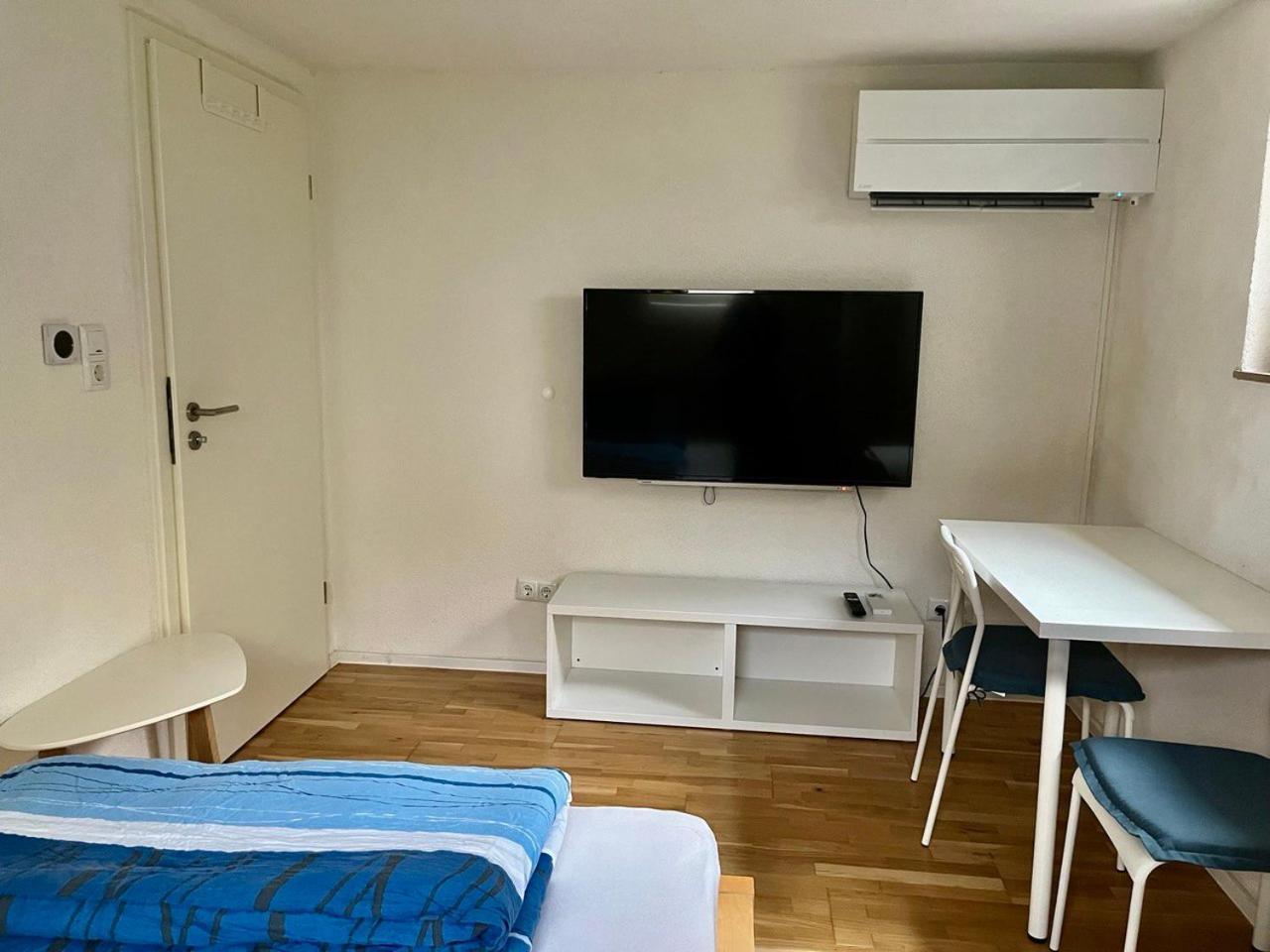 Modern eingerichte Einliegerwohnung mit separater Küche Reutlingen Exterior foto